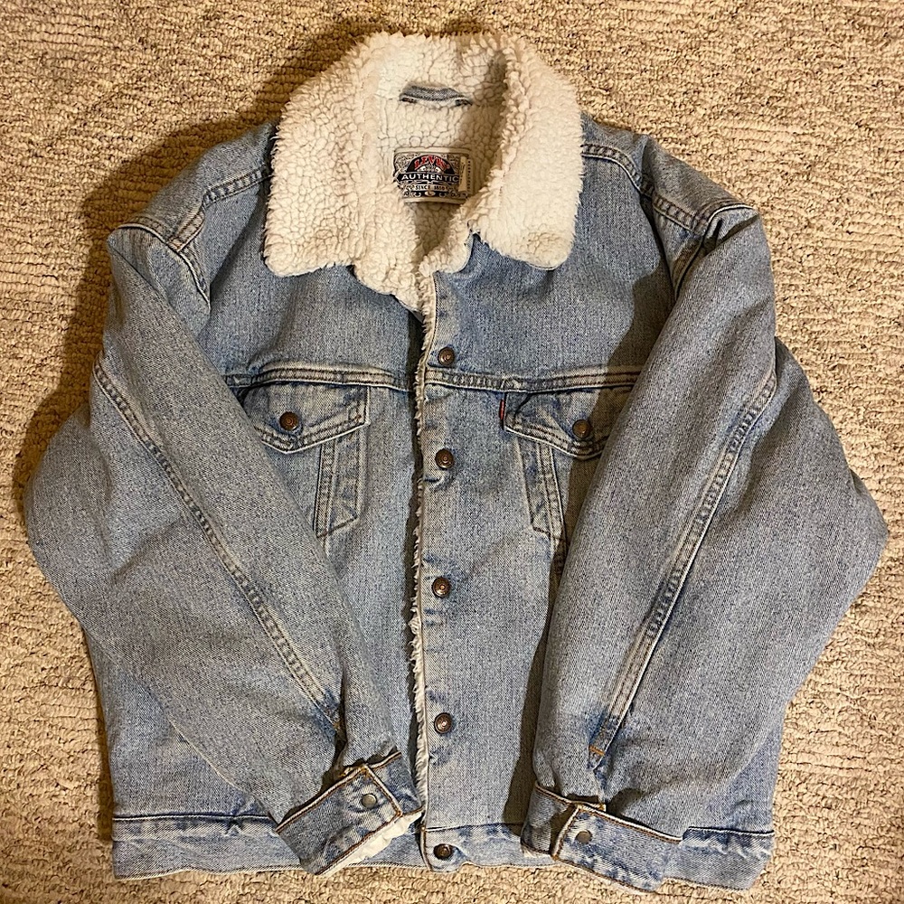 Vintage Levi’s Light Wash Sherpa-Lined Denim Jacket